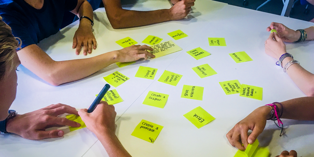 Youth-Leadership-Initiative_post-it