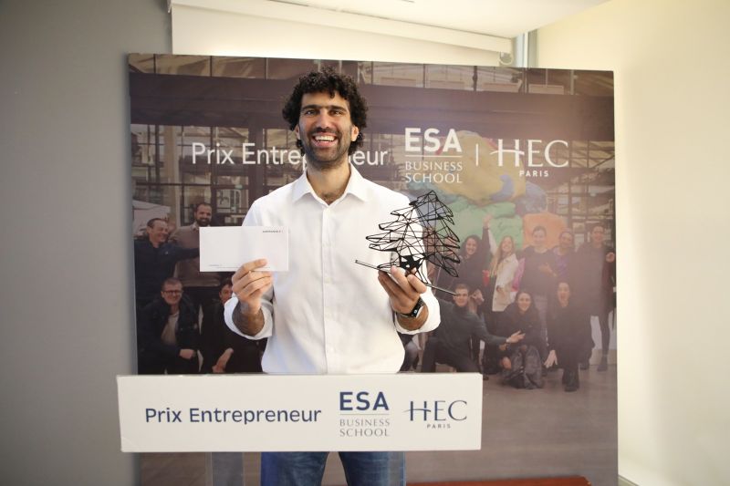 Wael Saade receiving the ESA-HEC Paris Entrepreneurs Prize in February 2025
