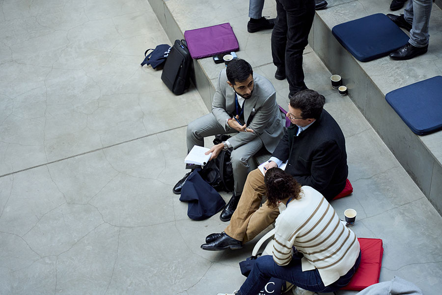 Sanofi executives collaborate in a breakout session during the Drive Digital program at HEC Paris, exchanging ideas to develop data-driven innovation projects.