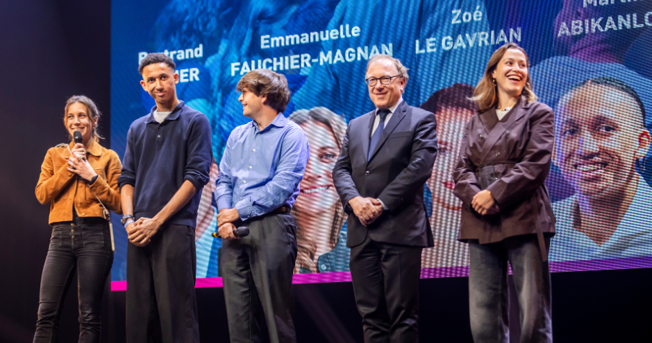 Les membres du jury de la septième édition d'Eloquentia@HEC, sur la scène du Bataclan