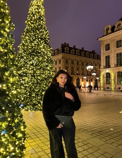 Saneena Anzalone, MBA participant, standing next to a Christmas tree in Paris