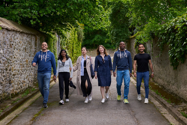MBA students walking around Jouy