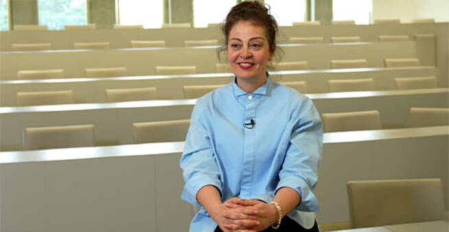 Elda Simonaka, Affiliate Professor at HEC Paris, in a lecture hall