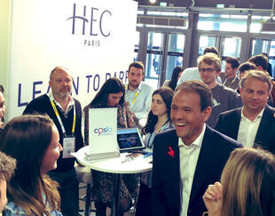 Cédric O. sur le stand HEC Paris à Vivatech