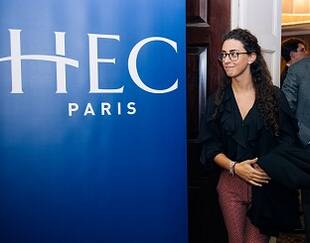 Illustration du study trip 2019 avec Logo HEC et étudiante