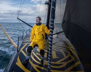Clarisse Crémer à bord de son bâteau IMOCA L'Occitane en Provence - c L'Occitane en Provence
