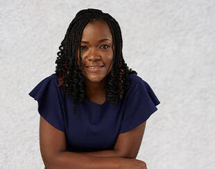 Portrait of Helen Arrey, HEC Paris EMiF 2025 alumna, smiling with arms crossed, wearing a navy blouse, posing in front of a light background.