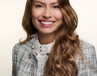 Laura Perez Headshot