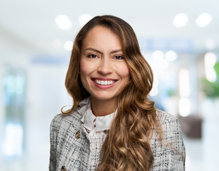 Laura Perez Headshot