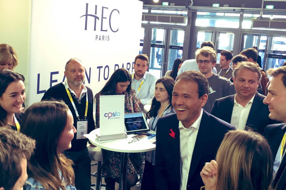 Cédric O. sur le stand HEC Paris à Vivatech