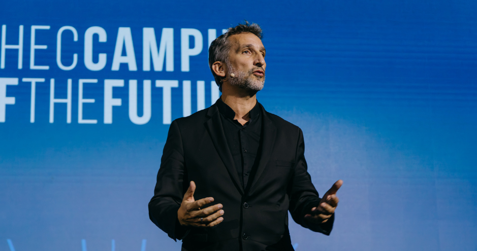 Eloïc Peyrache, Directeur général d'HEC Paris présente la nouvelle stratégie d'HEC 2025-2029 et la campagne HEC Campus of The Future lors de la soirée de la Fondation HEC le 25 novembre 2025 au Pavillon Gabriel à Paris - c HEC Paris 2025